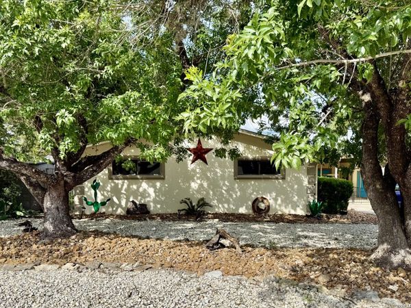 1268 LAKESIDE DR W, Canyon Lake, TX 78133