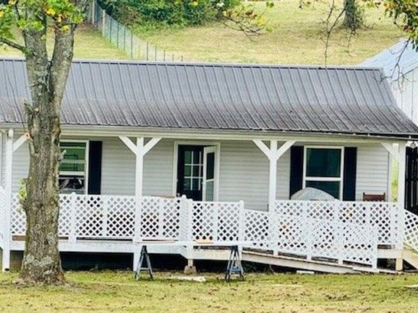 257 Greenfield Ln, Unit B. middle, Castalian Springs, TN 37031