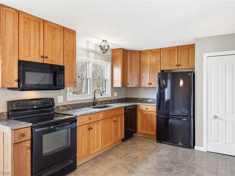 26772 Skyline Drive, Olmsted Township, OH 44138 Photo 10