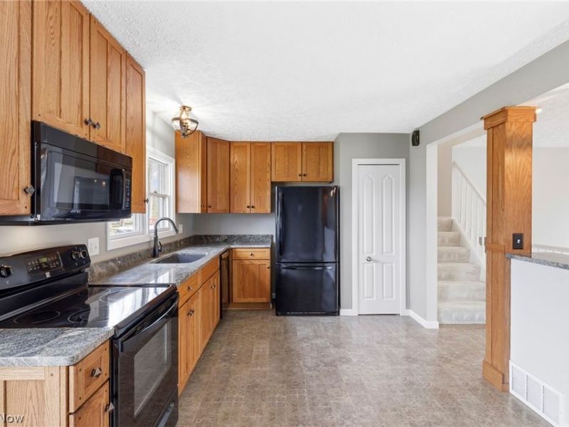 26772 Skyline Drive, Olmsted Township, OH 44138 Photo 12