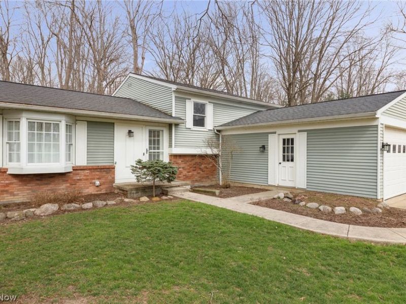 26772 Skyline Drive, Olmsted Township, OH 44138 Photo 3