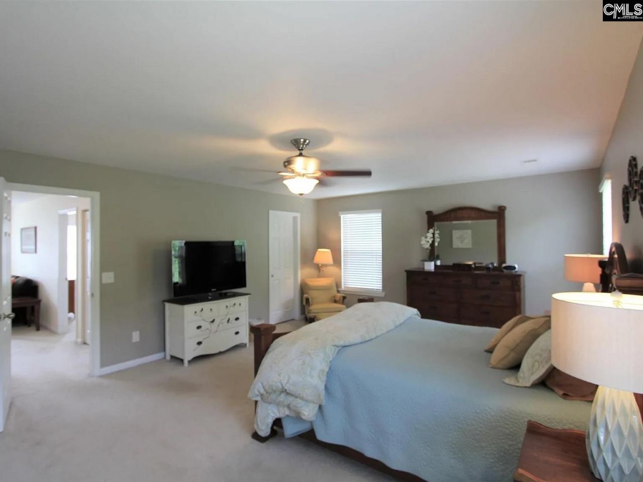 211 Hammock Drive Photo 11