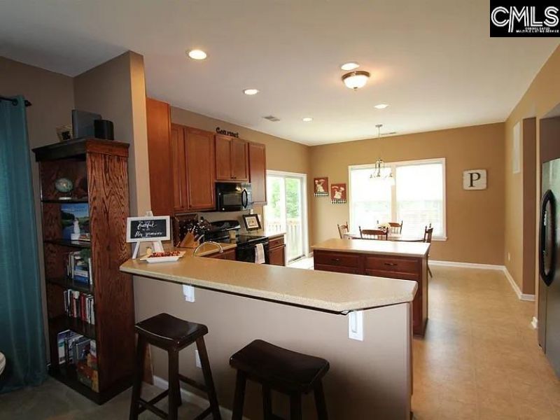 211 Hammock Drive Photo 6