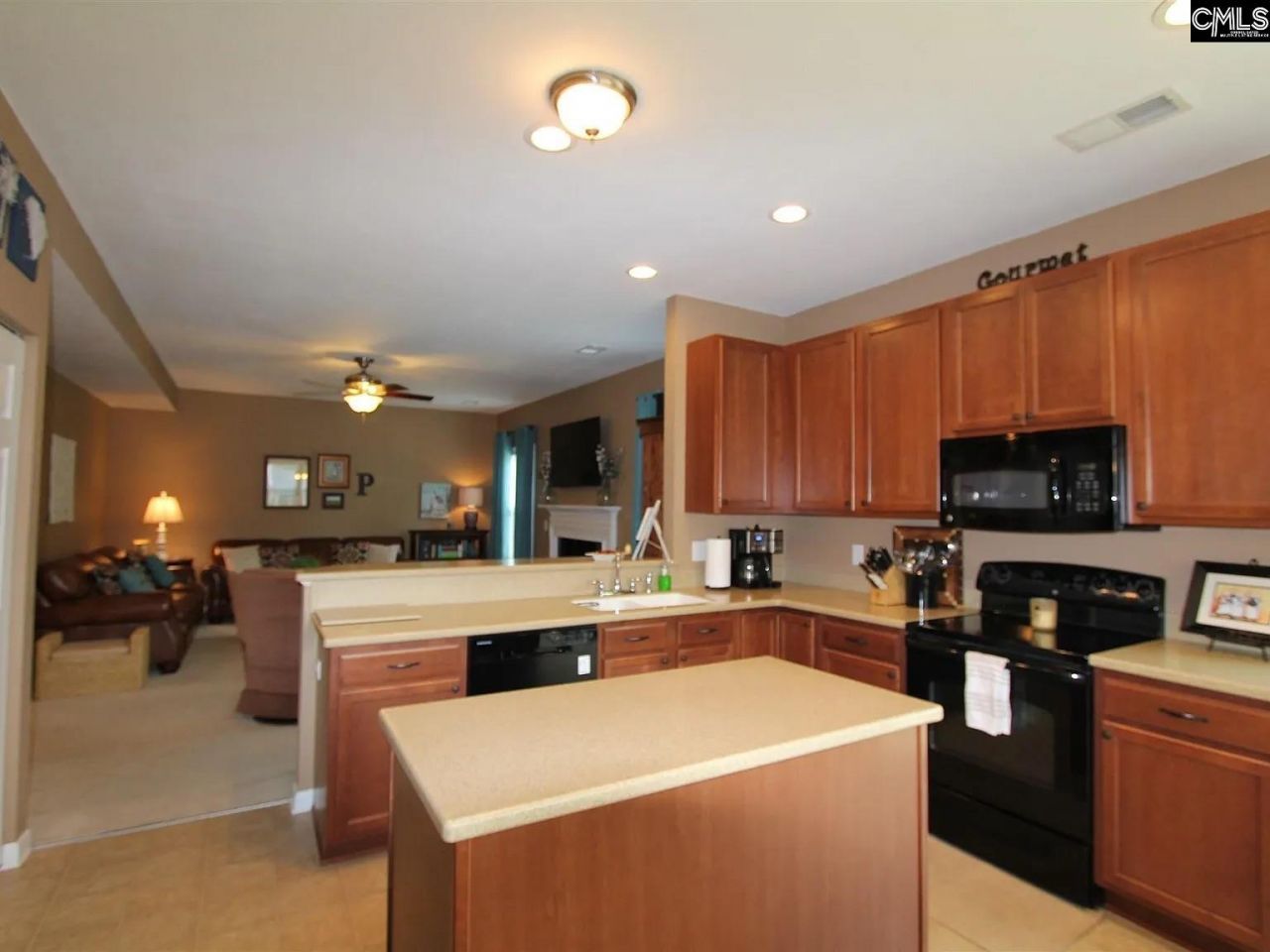 211 Hammock Drive Photo 7