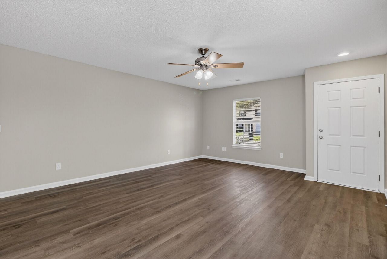 1009 Friartuck Trail Photo 6