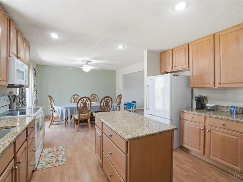 3263 Bellacre Court, Green Township, OH 45248 Photo 13