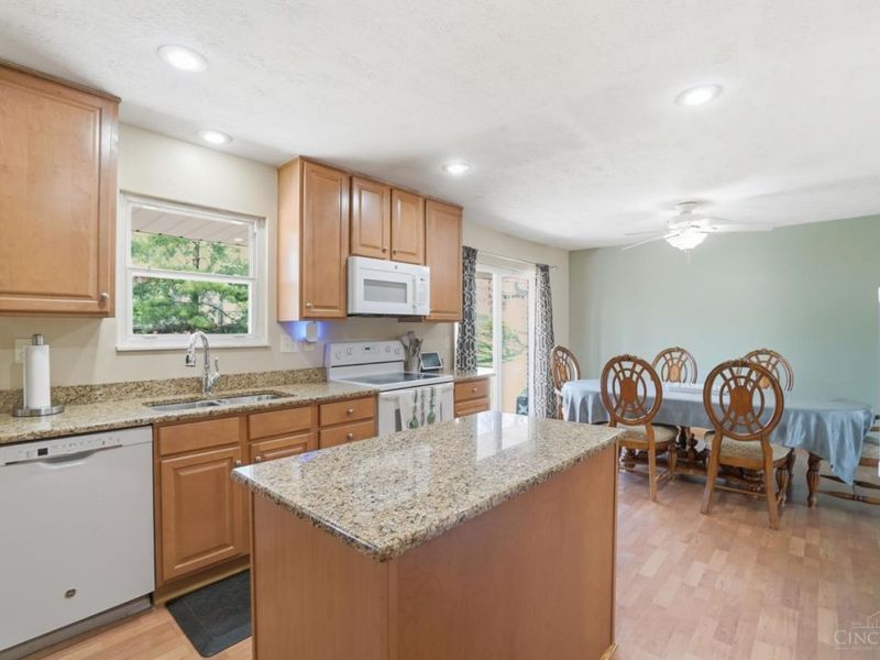 3263 Bellacre Court, Green Township, OH 45248 Photo 14