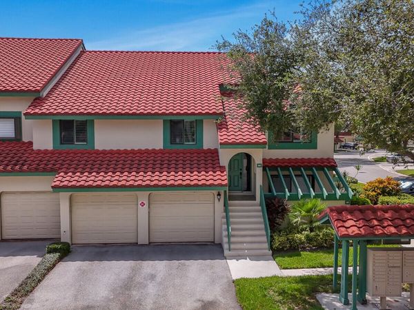 9 Lexington Lane E, Palm Beach Gardens, FL 33418