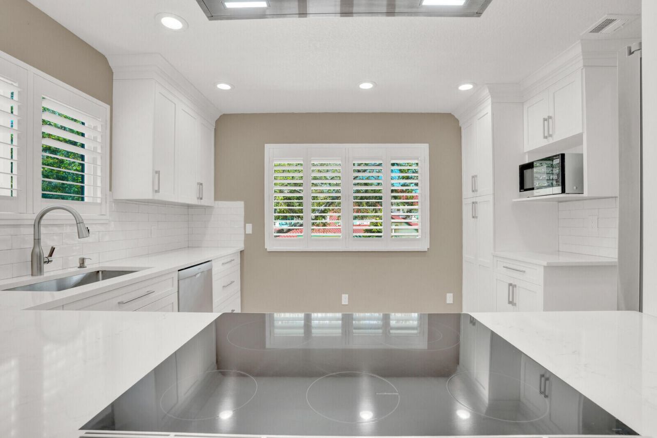 9 Lexington Lane E, Unit H, Palm Beach Gardens, FL 33418 Photo