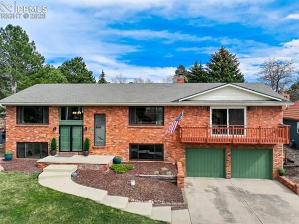 2832 Country Club Circle, Colorado Springs, CO 80909