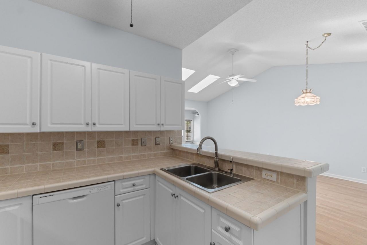 4520 Lighthouse Dr. Photo 4