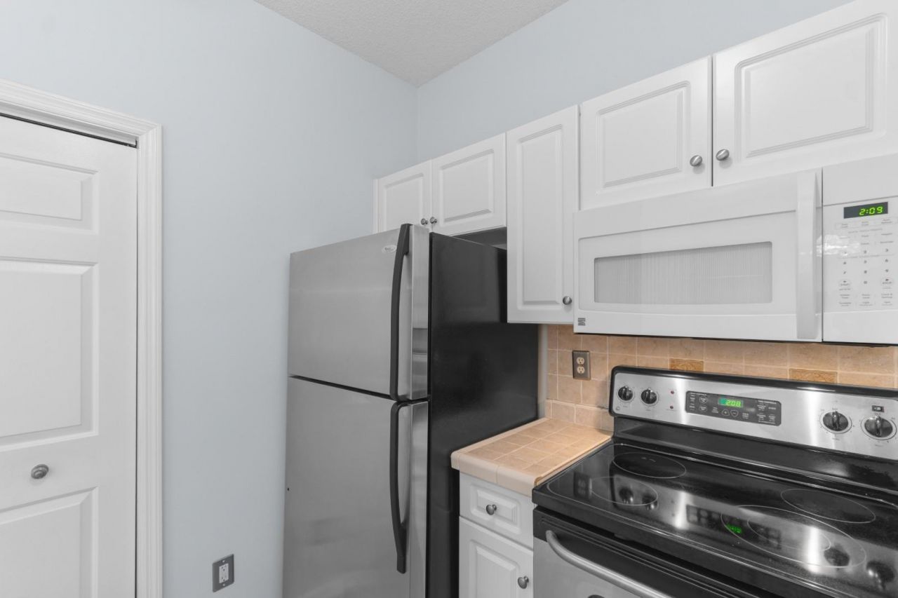 4520 Lighthouse Dr. Photo 6