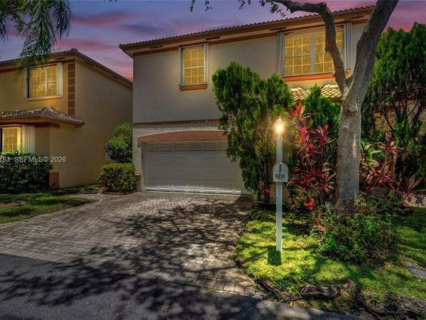 1251 Hayes St , Hollywood, FL 33019