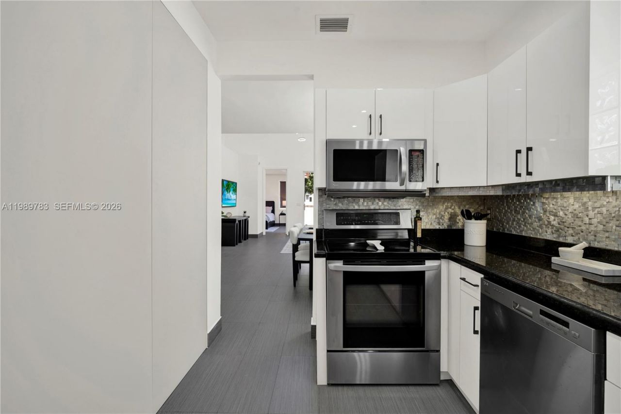 1251 Hayes St , Hollywood, FL 33019 Photo