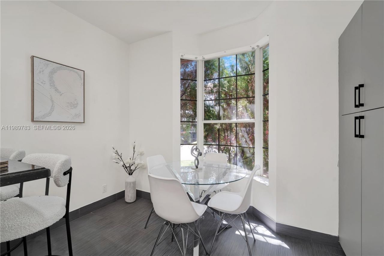 1251 Hayes St , Hollywood, FL 33019 Photo