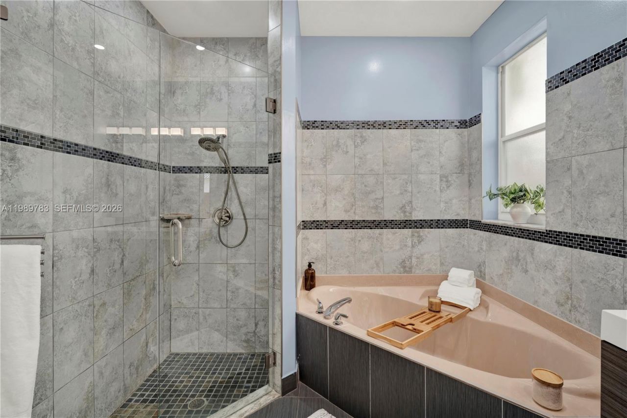 1251 Hayes St , Hollywood, FL 33019 Photo