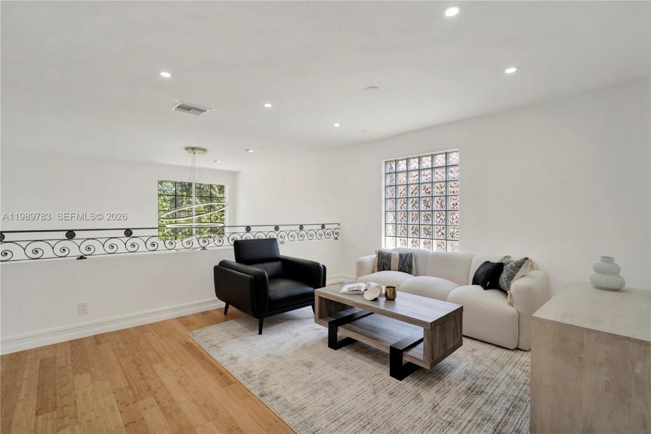 1251 Hayes St , Hollywood, FL 33019 Photo