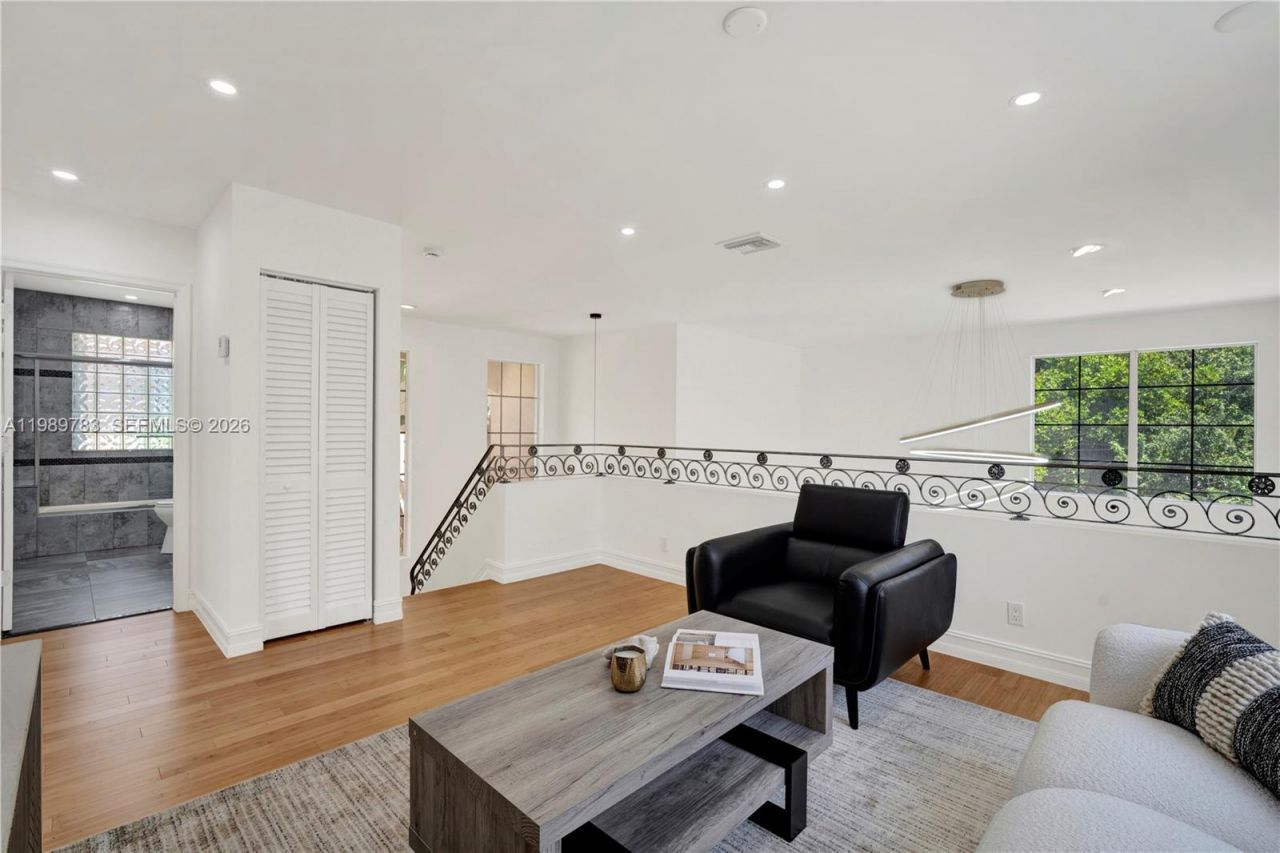 1251 Hayes St , Hollywood, FL 33019 Photo