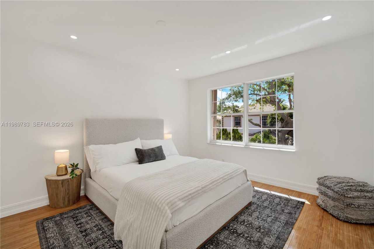 1251 Hayes St , Hollywood, FL 33019 Photo