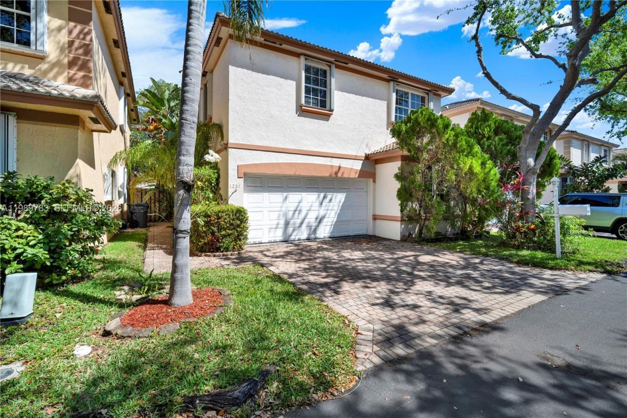 1251 Hayes St , Hollywood, FL 33019 Photo