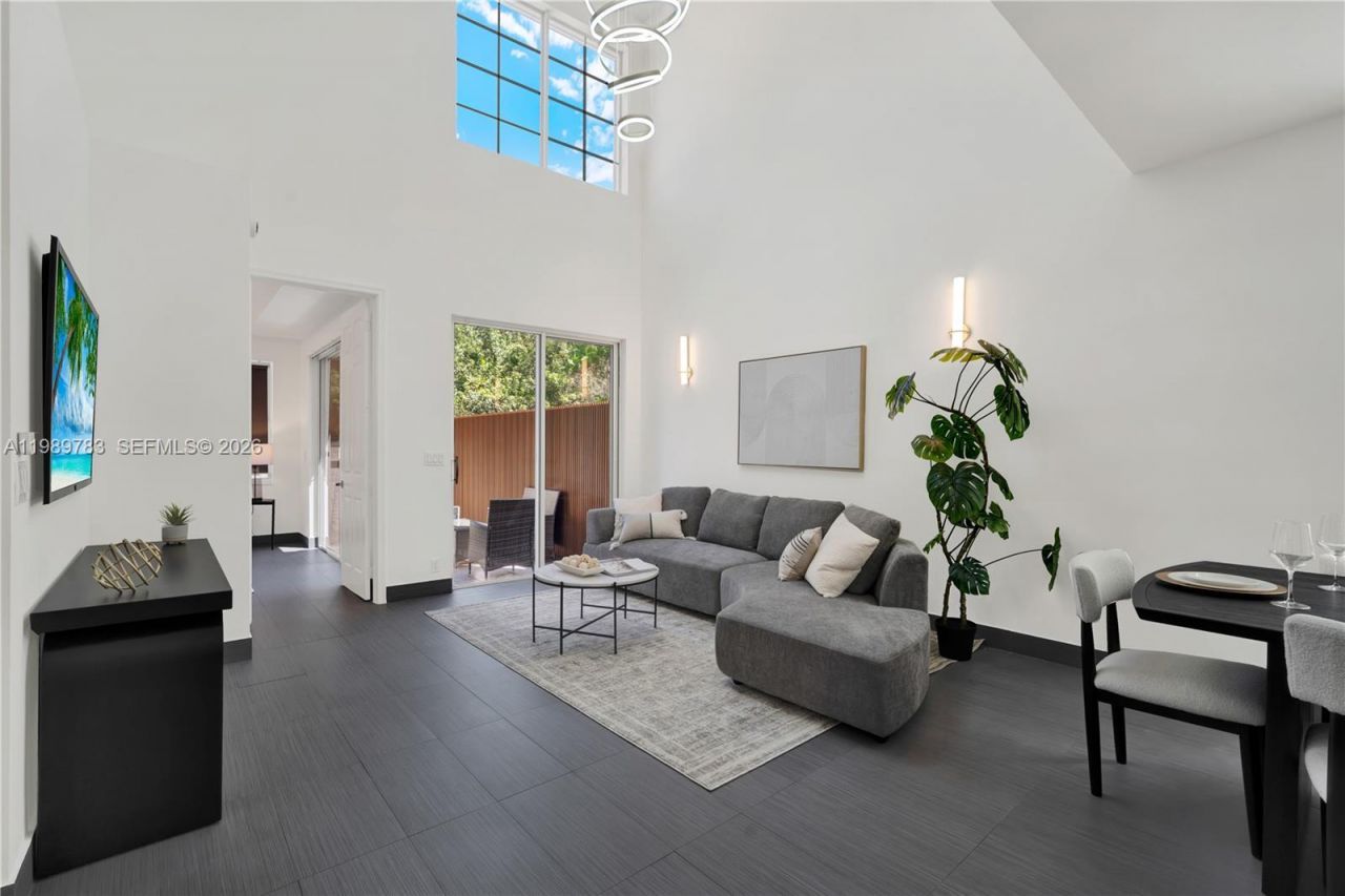 1251 Hayes St , Hollywood, FL 33019 Photo