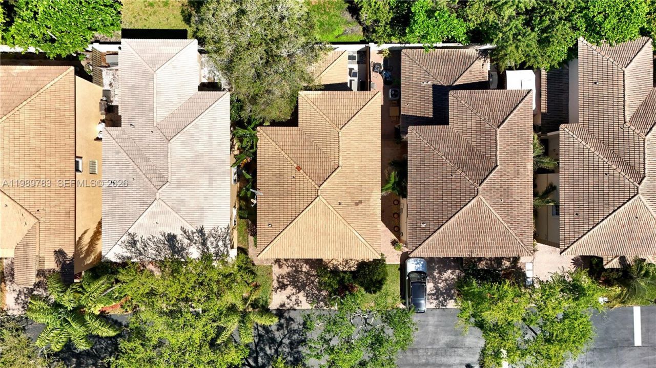 1251 Hayes St , Hollywood, FL 33019 Photo