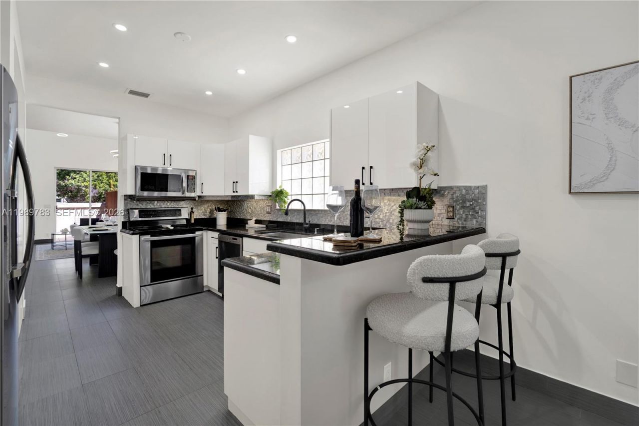 1251 Hayes St , Hollywood, FL 33019 Photo