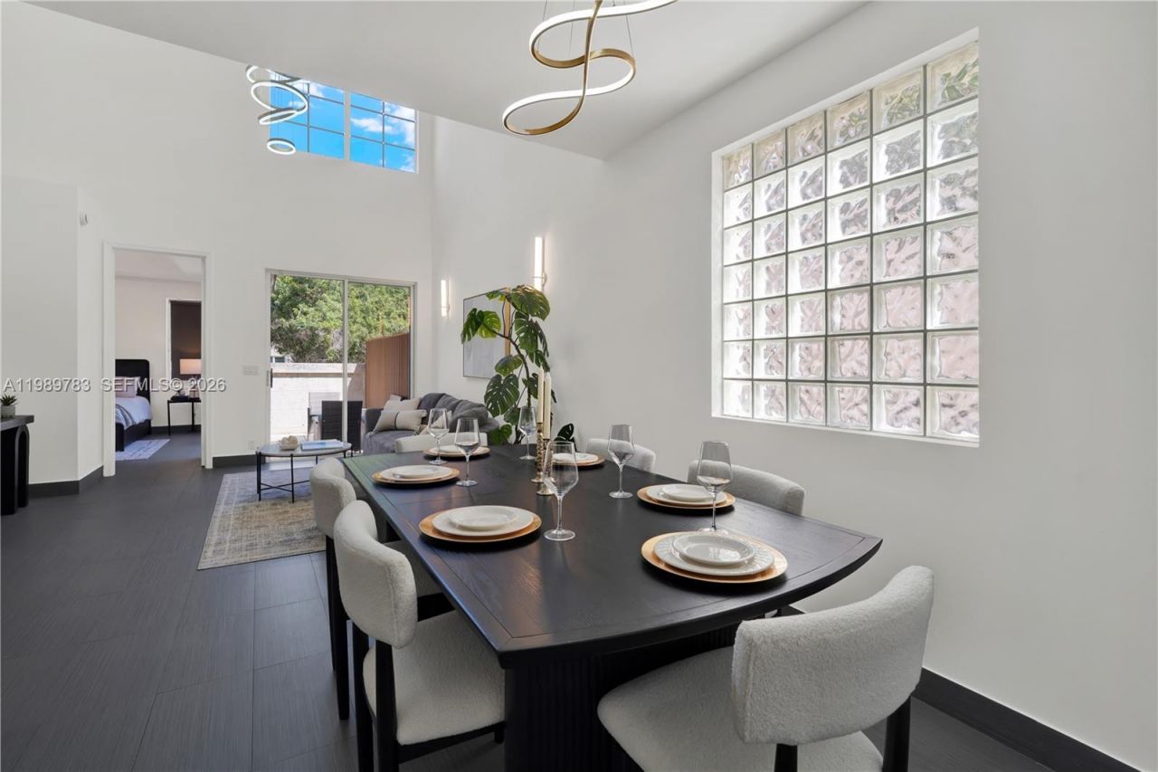 1251 Hayes St , Hollywood, FL 33019 Photo