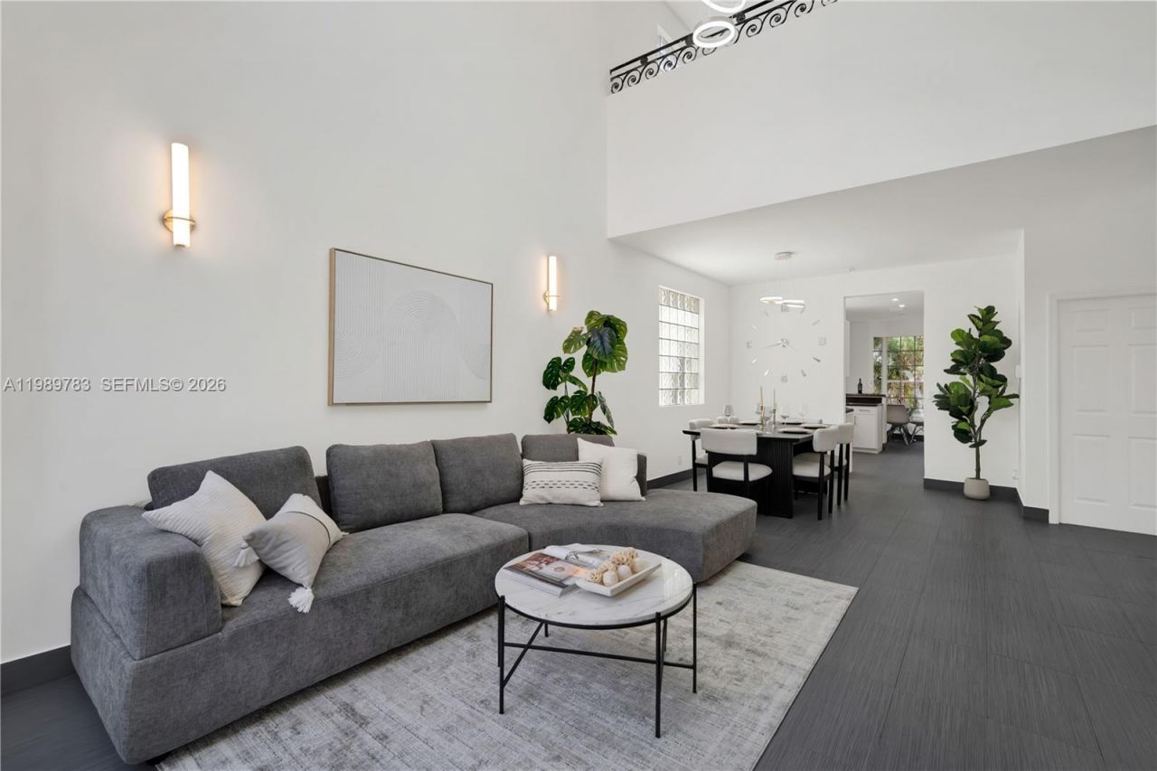 1251 Hayes St , Hollywood, FL 33019 Photo