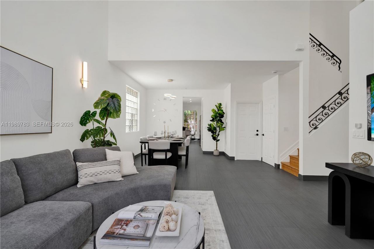 1251 Hayes St , Hollywood, FL 33019 Photo