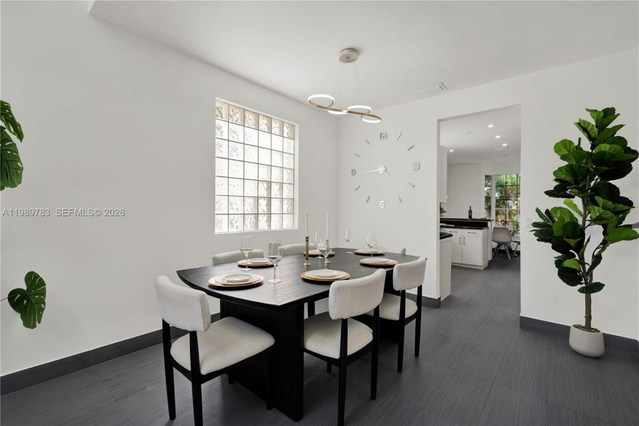 1251 Hayes St , Hollywood, FL 33019 Photo