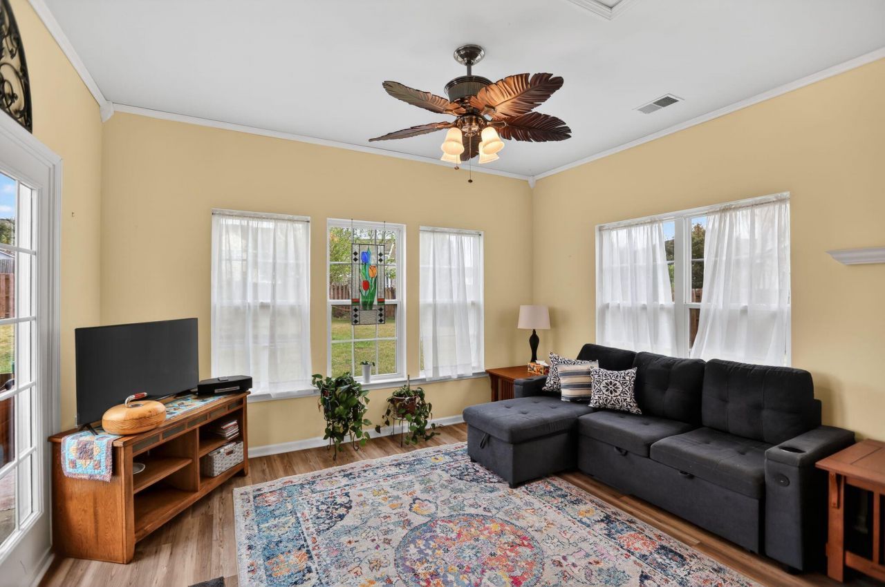 173 Mayfield Drive Photo 13