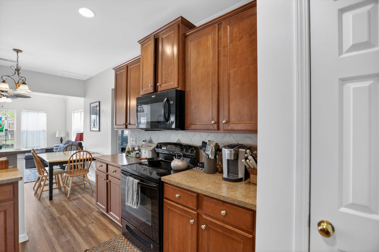 173 Mayfield Drive Photo 17