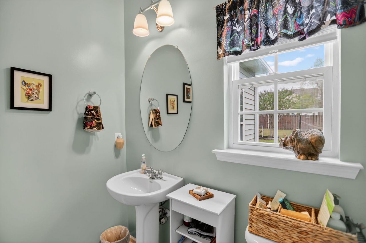 173 Mayfield Drive Photo 32