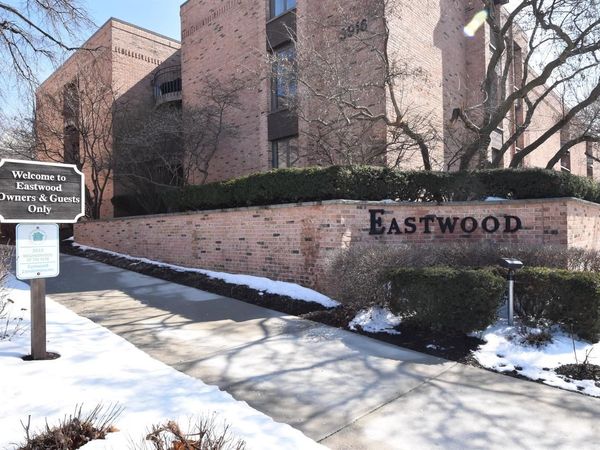 3916 N Oakland AVENUE, Unit 224, Shorewood, WI 53211