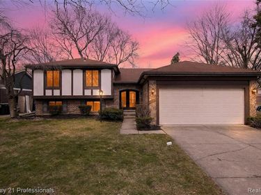 46300 Gainsborough Drive, CANTON, MI 48187