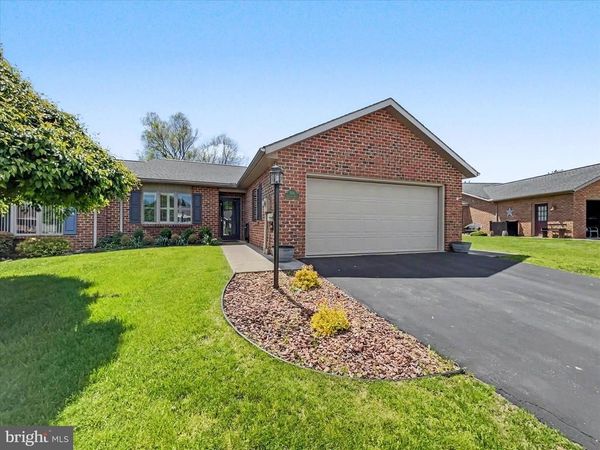 330 PARKWOOD DRIVE, CHAMBERSBURG, PA 17201