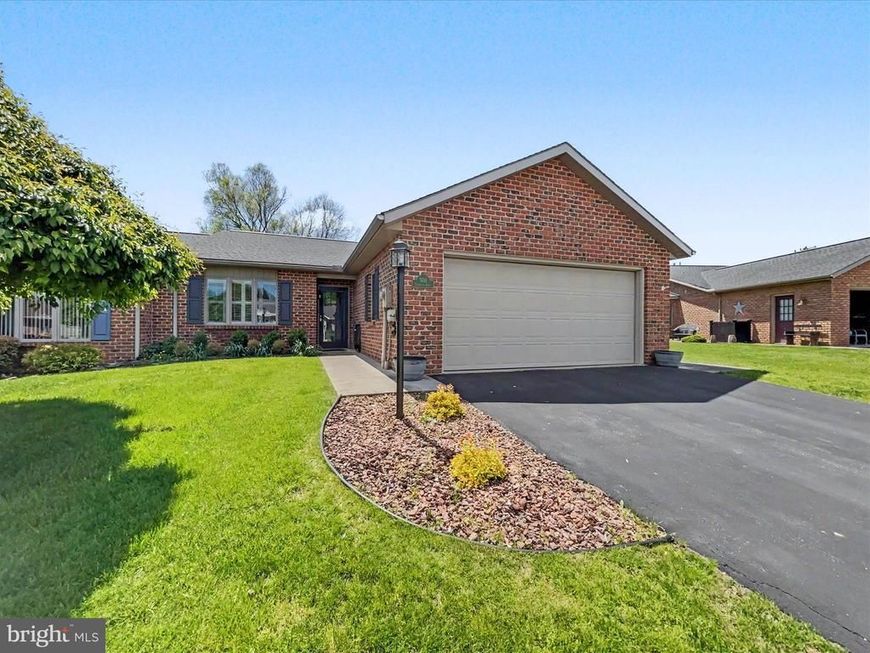 330 Parkwood Drive, Chambersburg, PA 17201 Main Photo