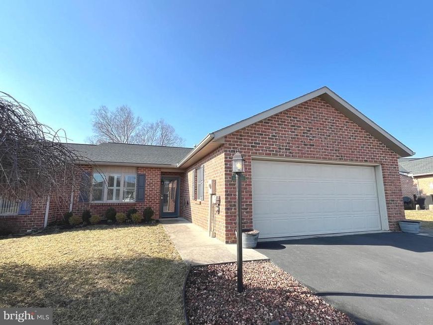 330 Parkwood Drive, Chambersburg, PA 17201 Main Photo