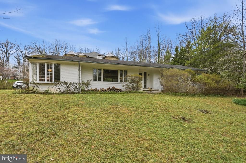 9010 Bradgrove, Bethesda, MD 20817 Main Photo