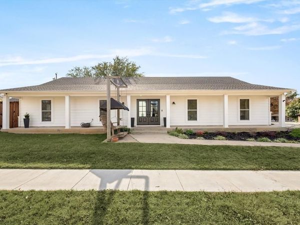 1706 Dunn Street , Grapevine, TX 76051