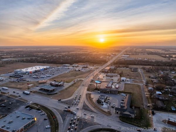 1516 W 51 Highway , Wagoner, OK 74467