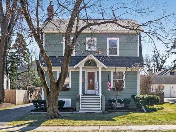 323 Hawthorne Boulevard , Glen Ellyn, IL 60137