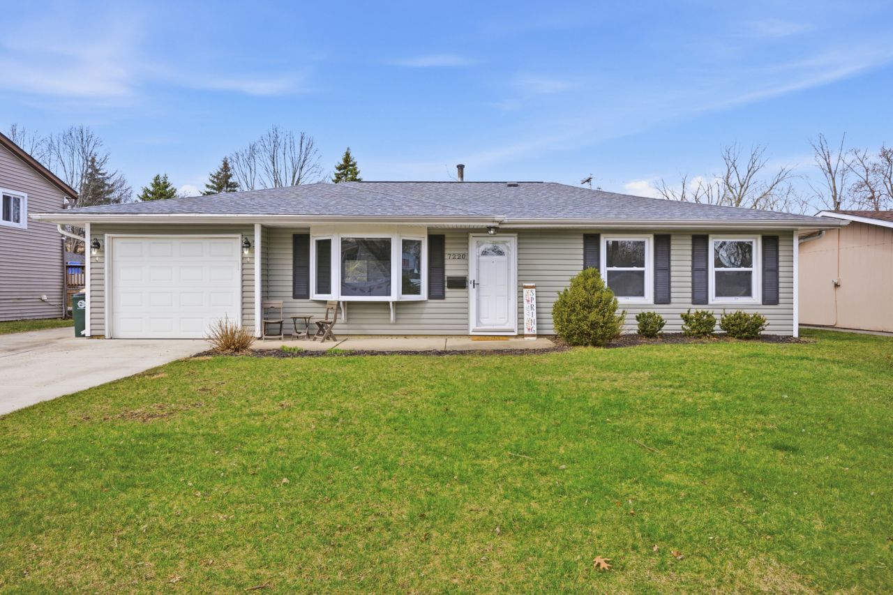 7220 Sprucewood Avenue, Woodridge, IL 60517 Main Photo