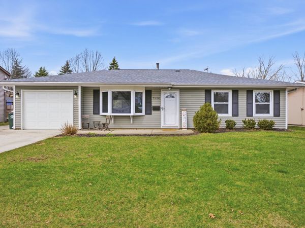 7220 Sprucewood Avenue , Woodridge, IL 60517