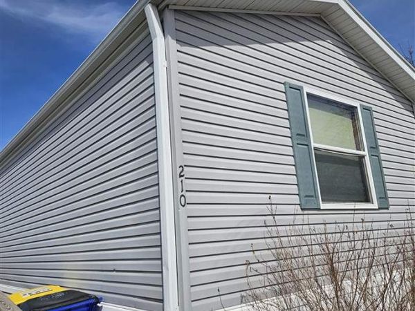 210 Golfview Drive, North Liberty, IA 52317