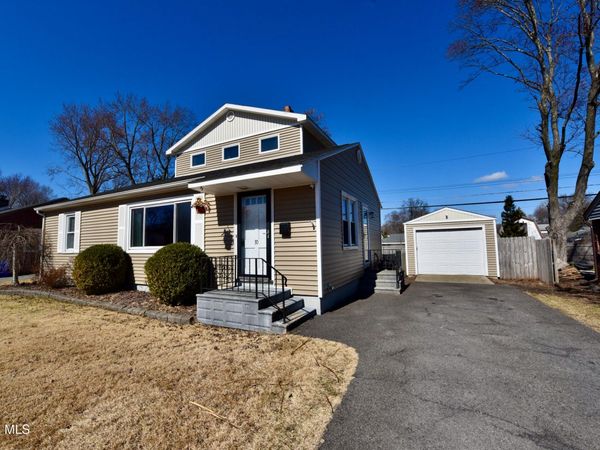 30 Forest Drive, Colonie, NY 12205