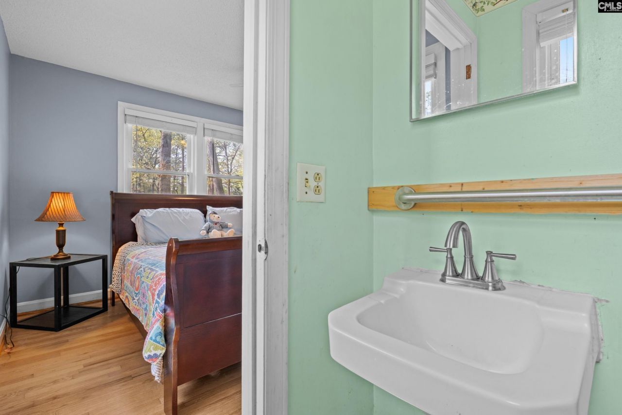 334 Pitney Road  Photo 12