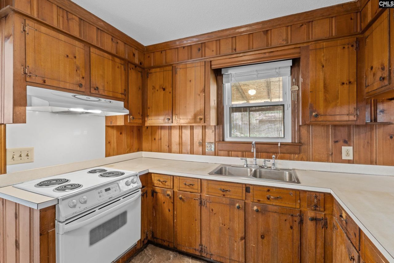 334 Pitney Road  Photo 7