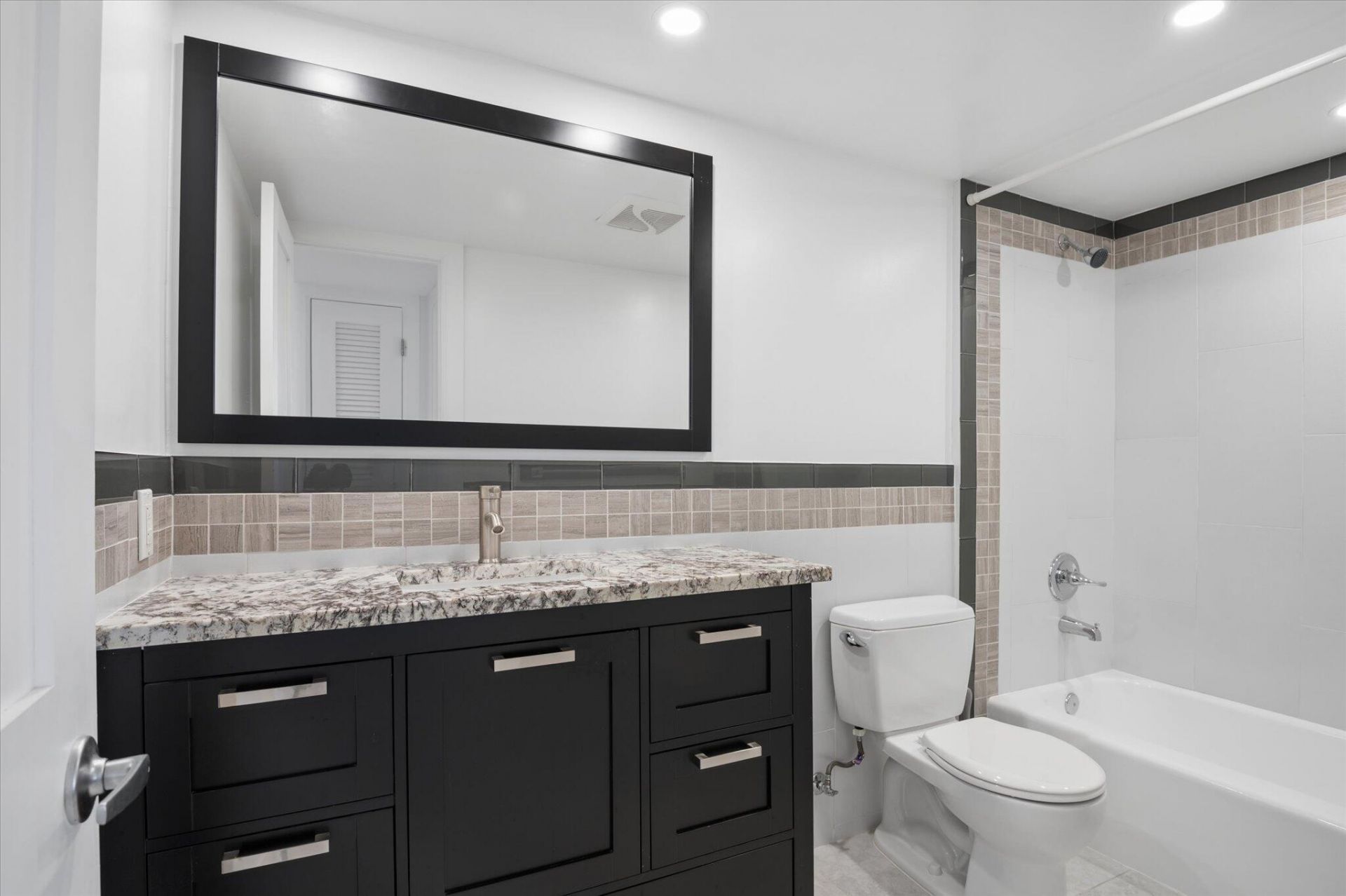 511 Bayshore Drive, Unit 802, Fort Lauderdale, FL 33304 Photo